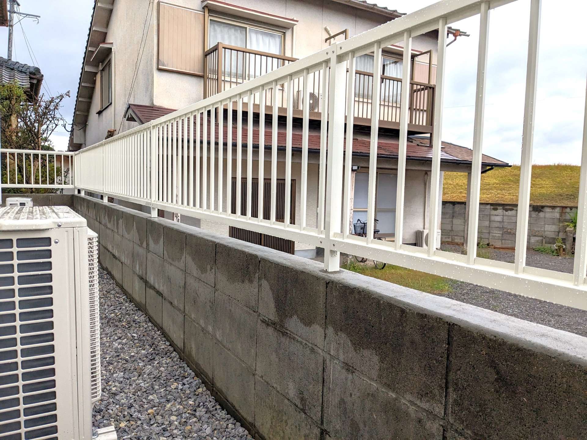 シンプルな縦格子フェンス”ハイサモア”｜大分市