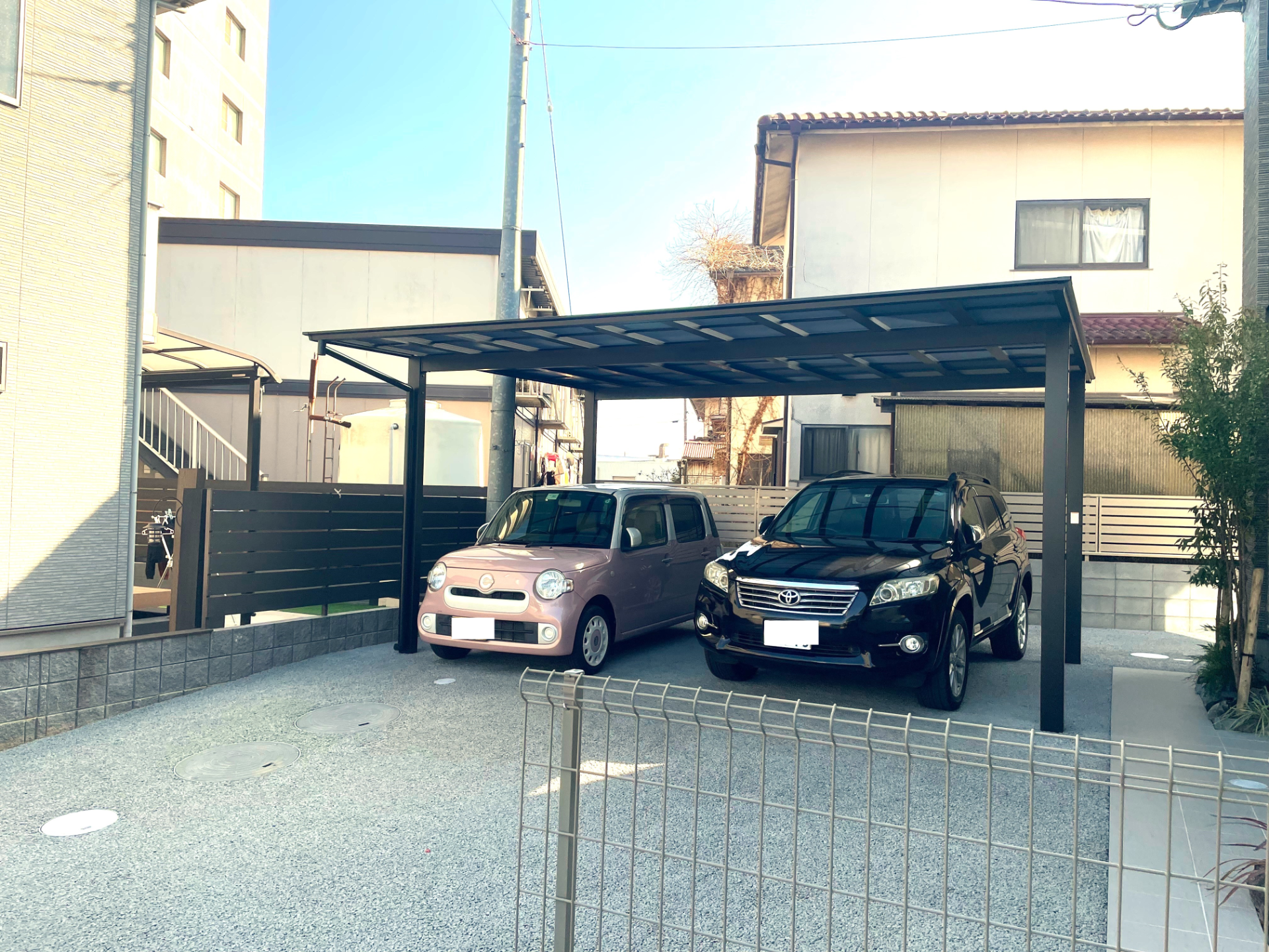 雨水を浸透させる舗装材【ドライテック】で水たまりの出来ない駐車場｜大分市