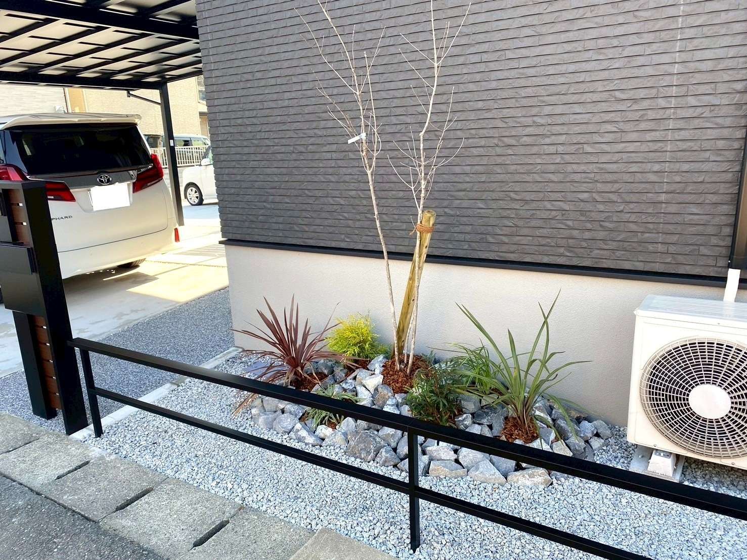 ロックガーデンとフレームフェンスで自然な空間｜大分市