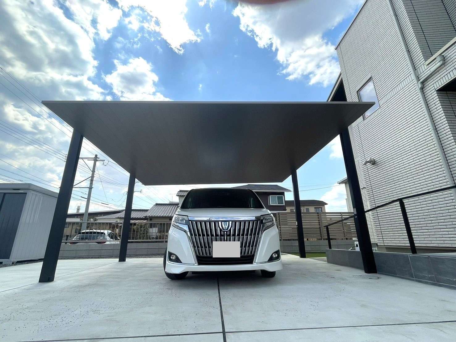 アルミ屋根が特徴の人気カーポート｜大分市