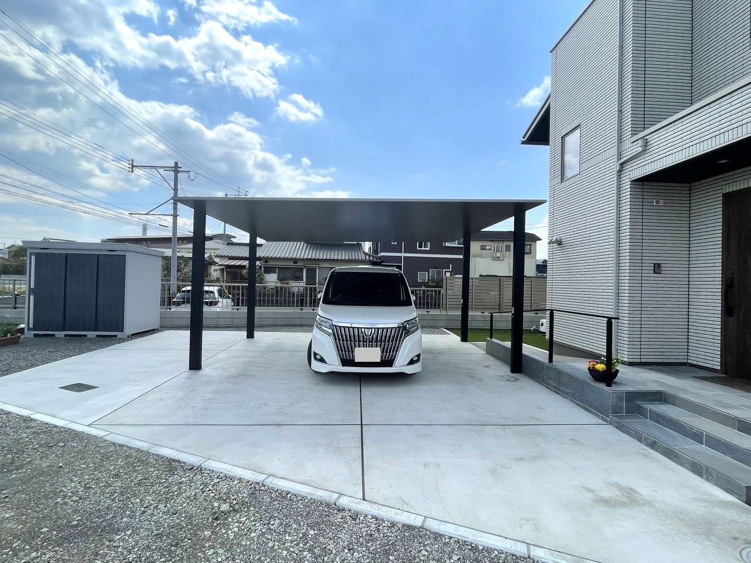 アルミ屋根が特徴の人気カーポート｜大分市