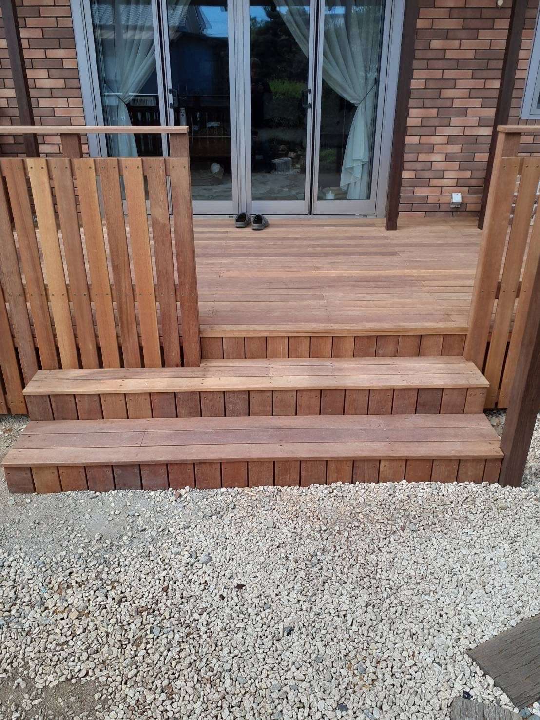 ウリン材を使ったおしゃれなテラス空間｜大分市