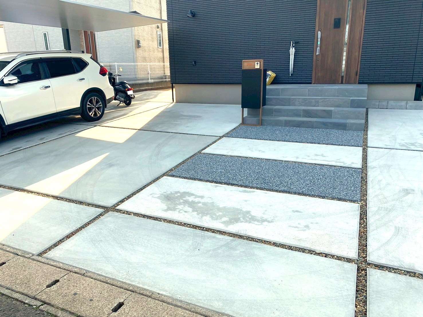 駐車場コンクリート舗装と自然石舗装施工｜大分市