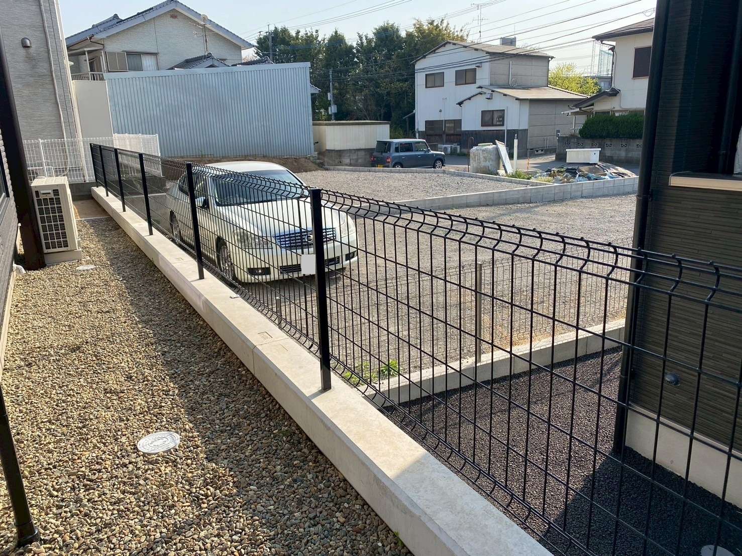 隣地境界にメッシュフェンス設置｜大分市