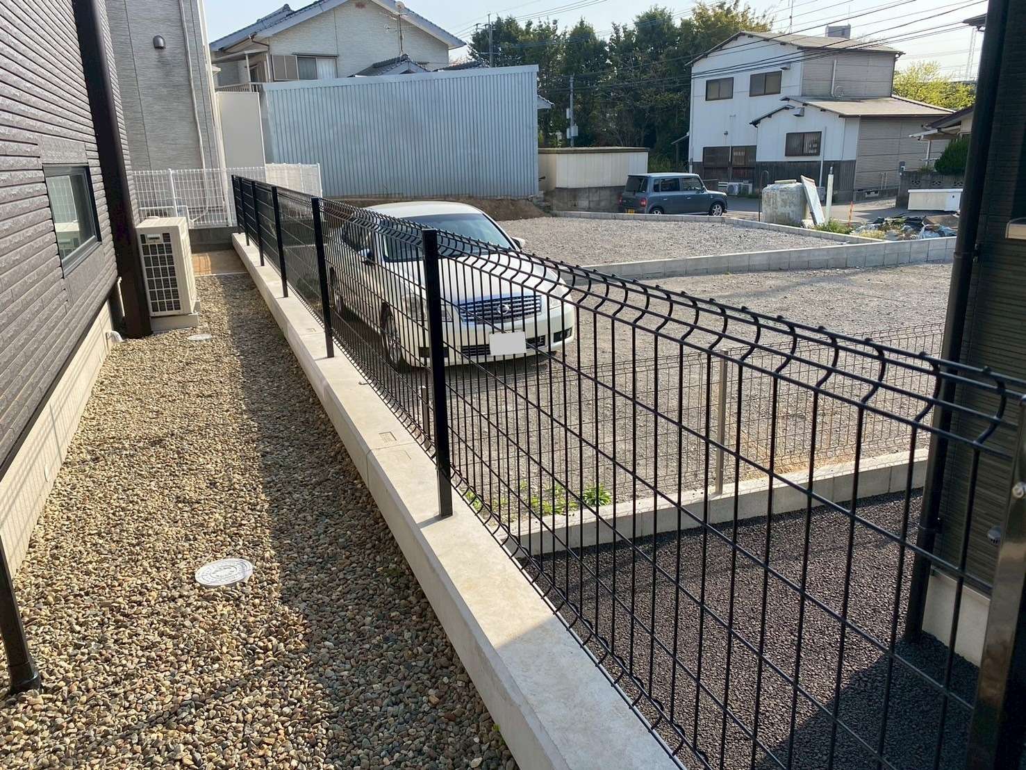 隣地境界にメッシュフェンス設置｜大分市