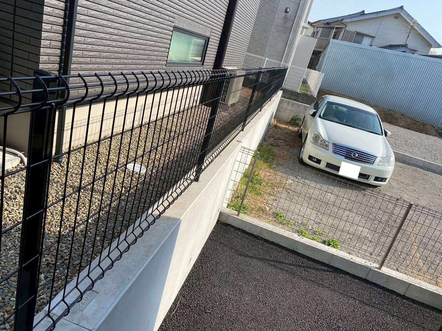 隣地境界にメッシュフェンス設置｜大分市