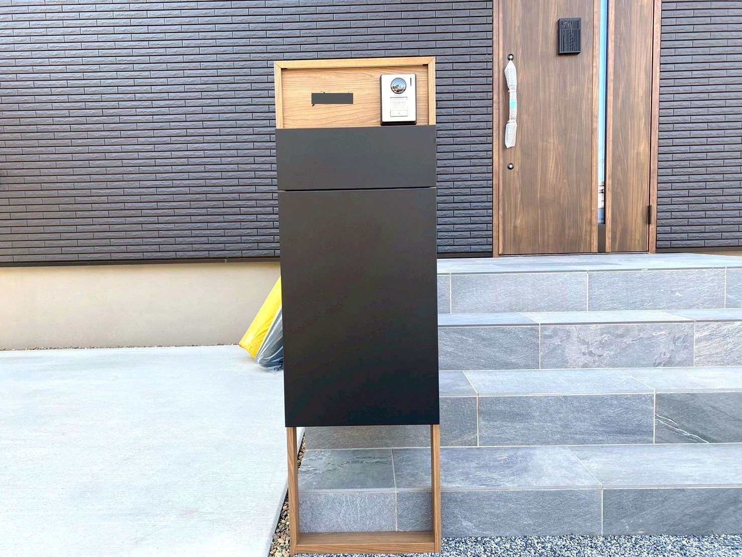 色んな機能が一つにまとまったスリムな機能門柱｜大分市