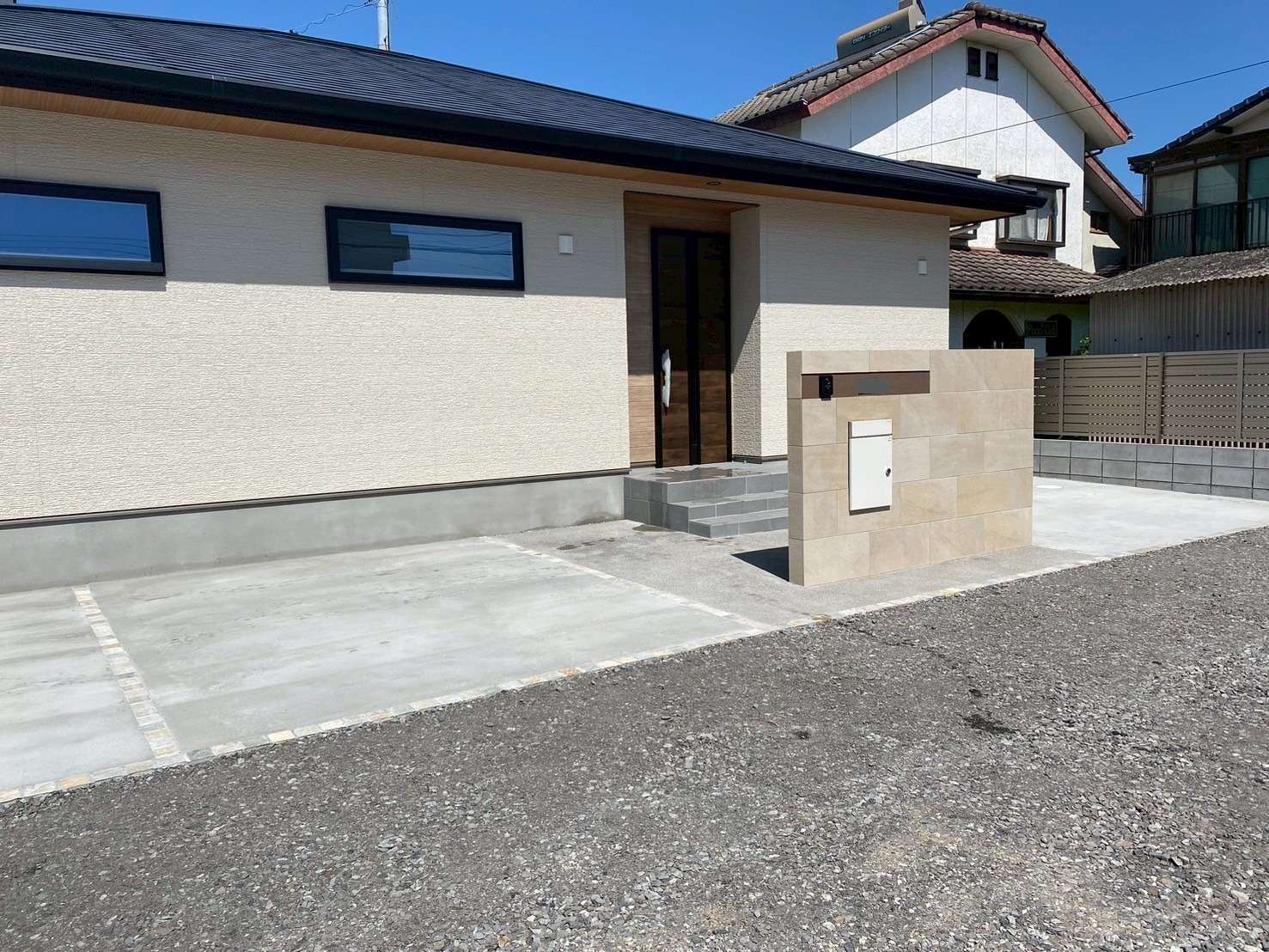 高級感漂うタイル門柱｜大分市