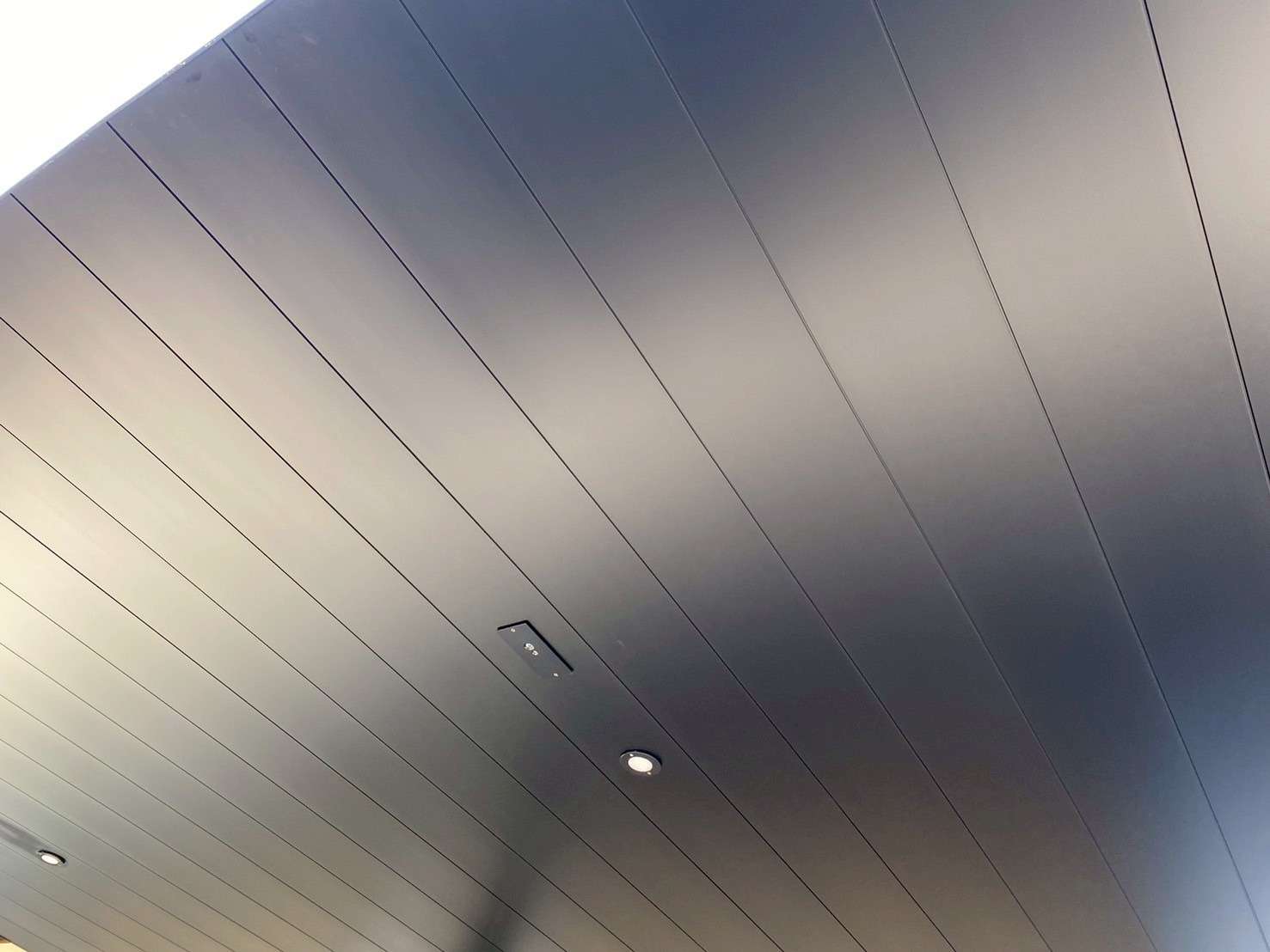 シンプルかっこいいポリカレスカーポート｜大分市