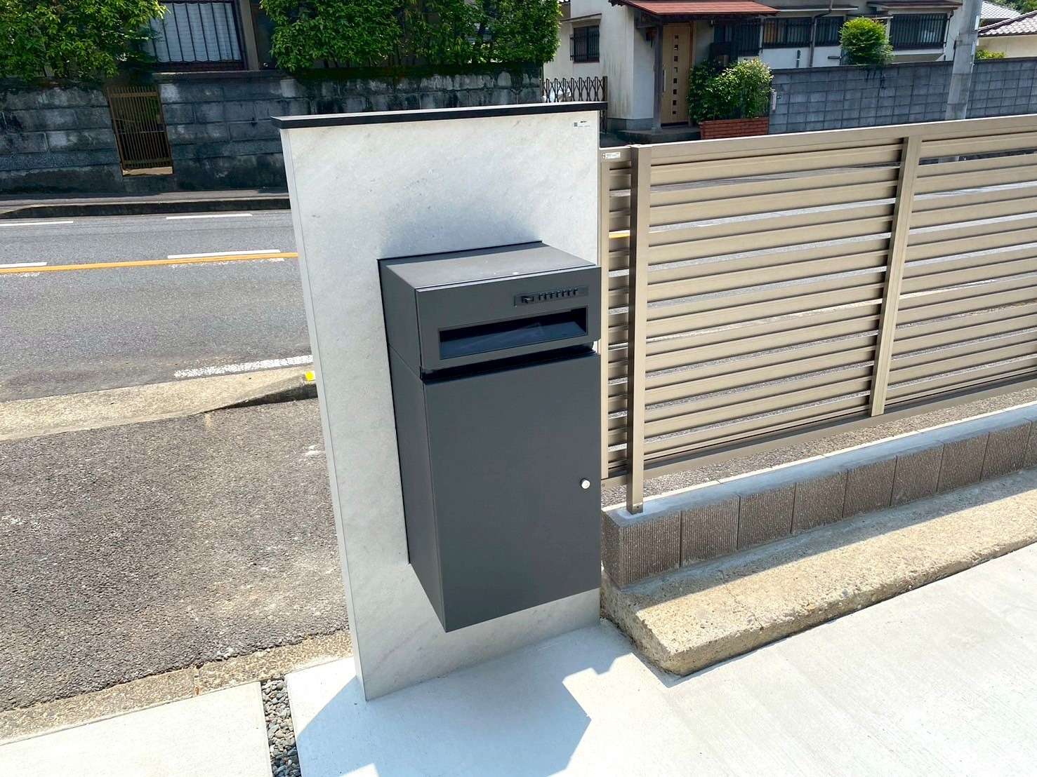 無駄のないシンプルデザインの機能門柱FK｜大分市