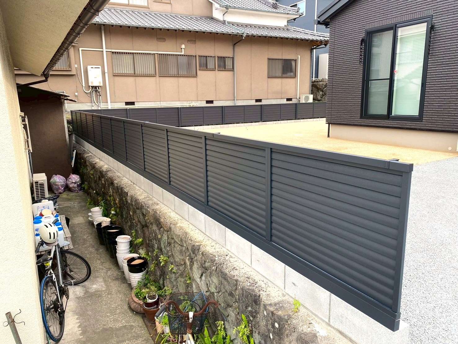 長距離にわたる目隠しフェンス設置｜大分市