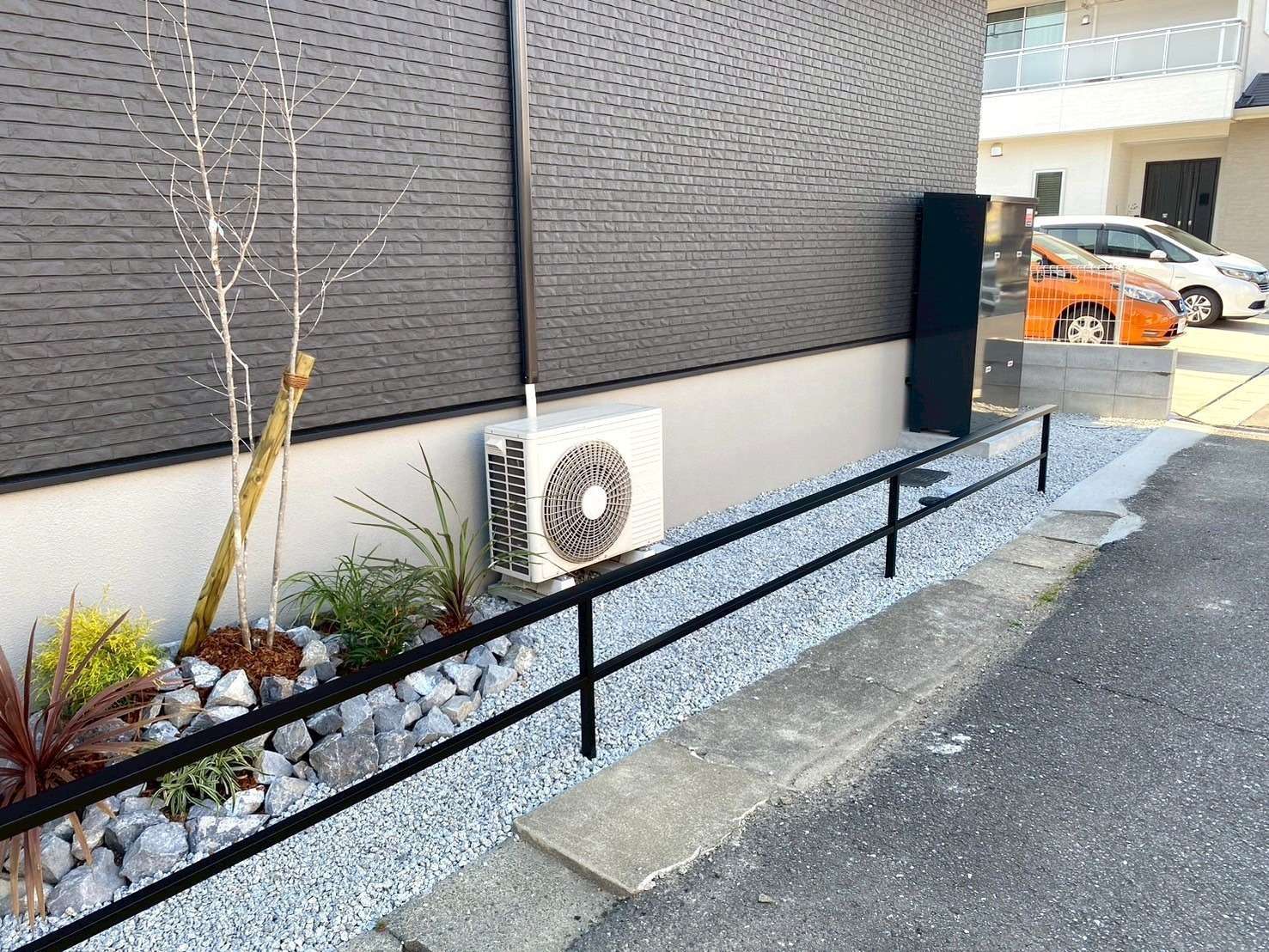 ガーデニングと合わせたおしゃれなフレームフェンス｜大分市