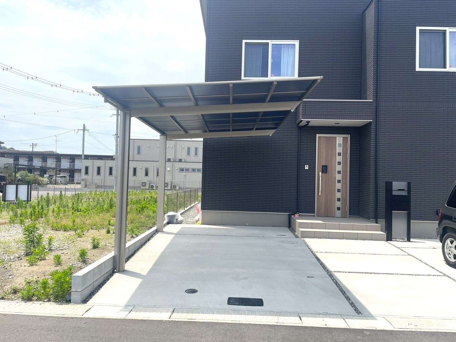 フラット屋根の１台用カーポート｜大分市