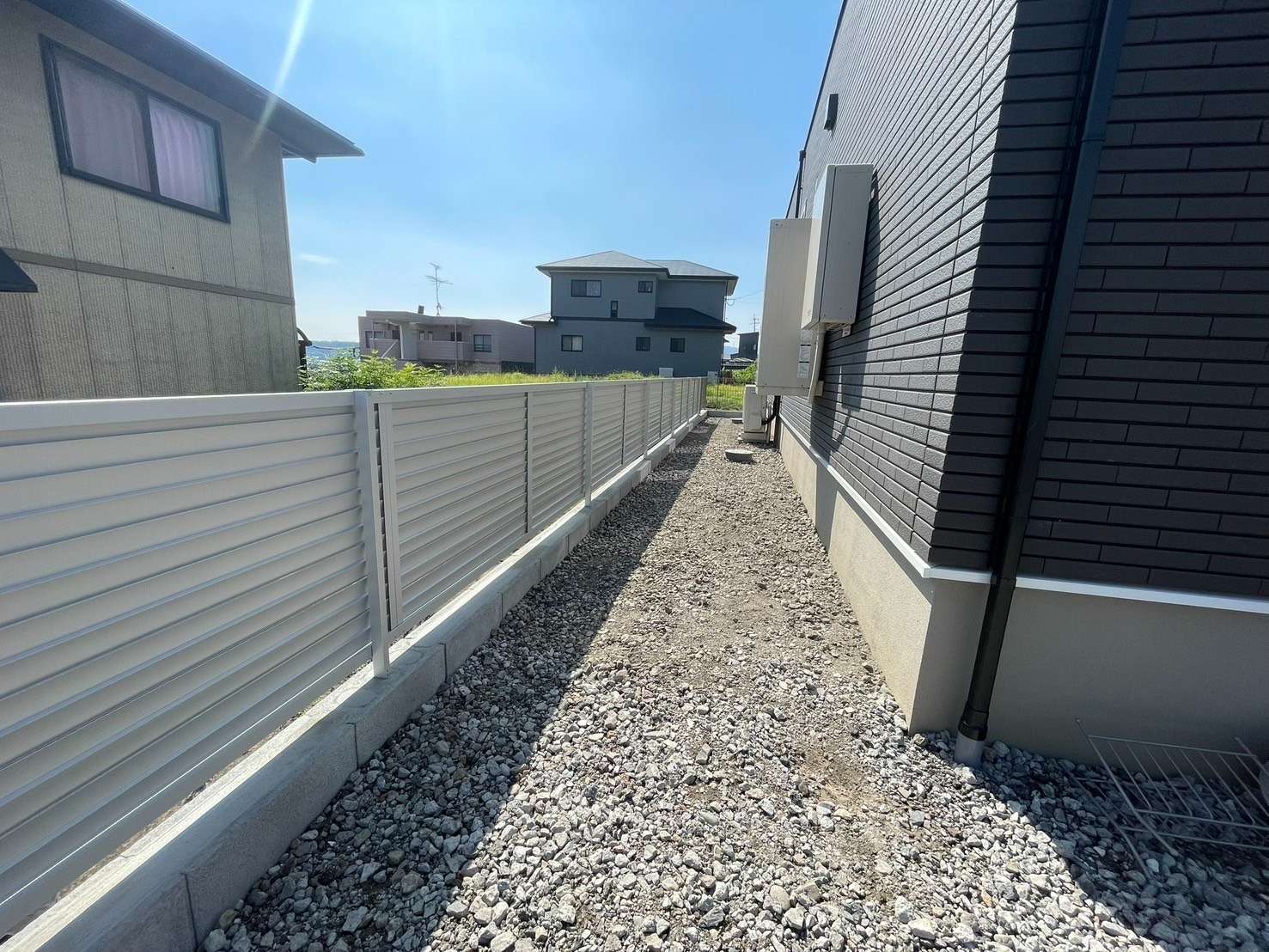 違う種類のフェンスをつなげた施工｜大分市