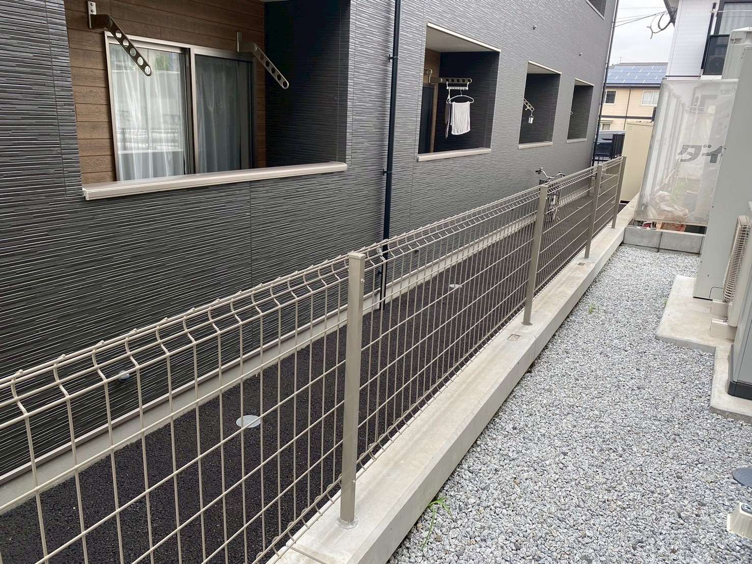 境界部分に圧迫感のないメッシュフェンス｜大分市