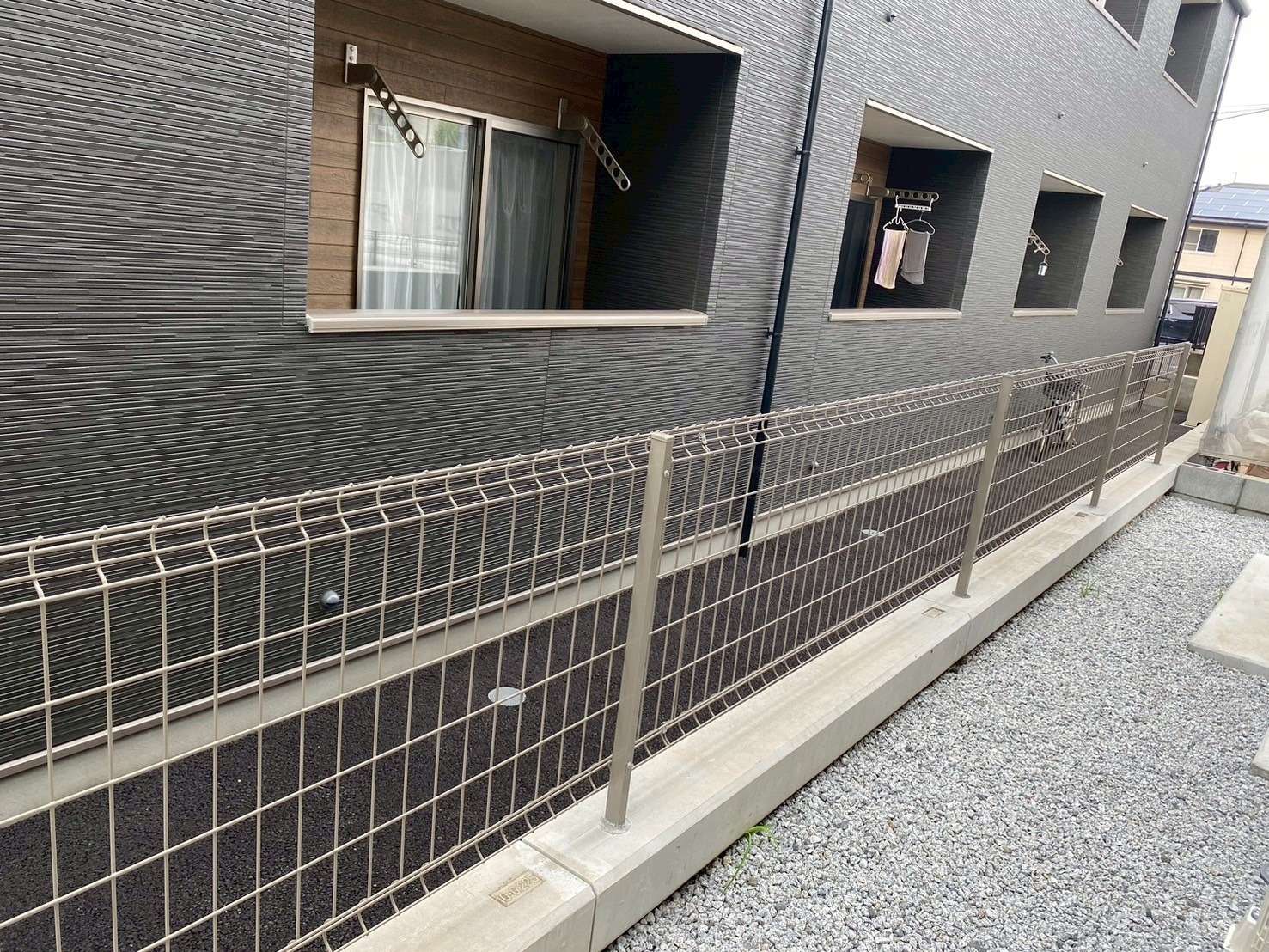 境界部分に圧迫感のないメッシュフェンス｜大分市