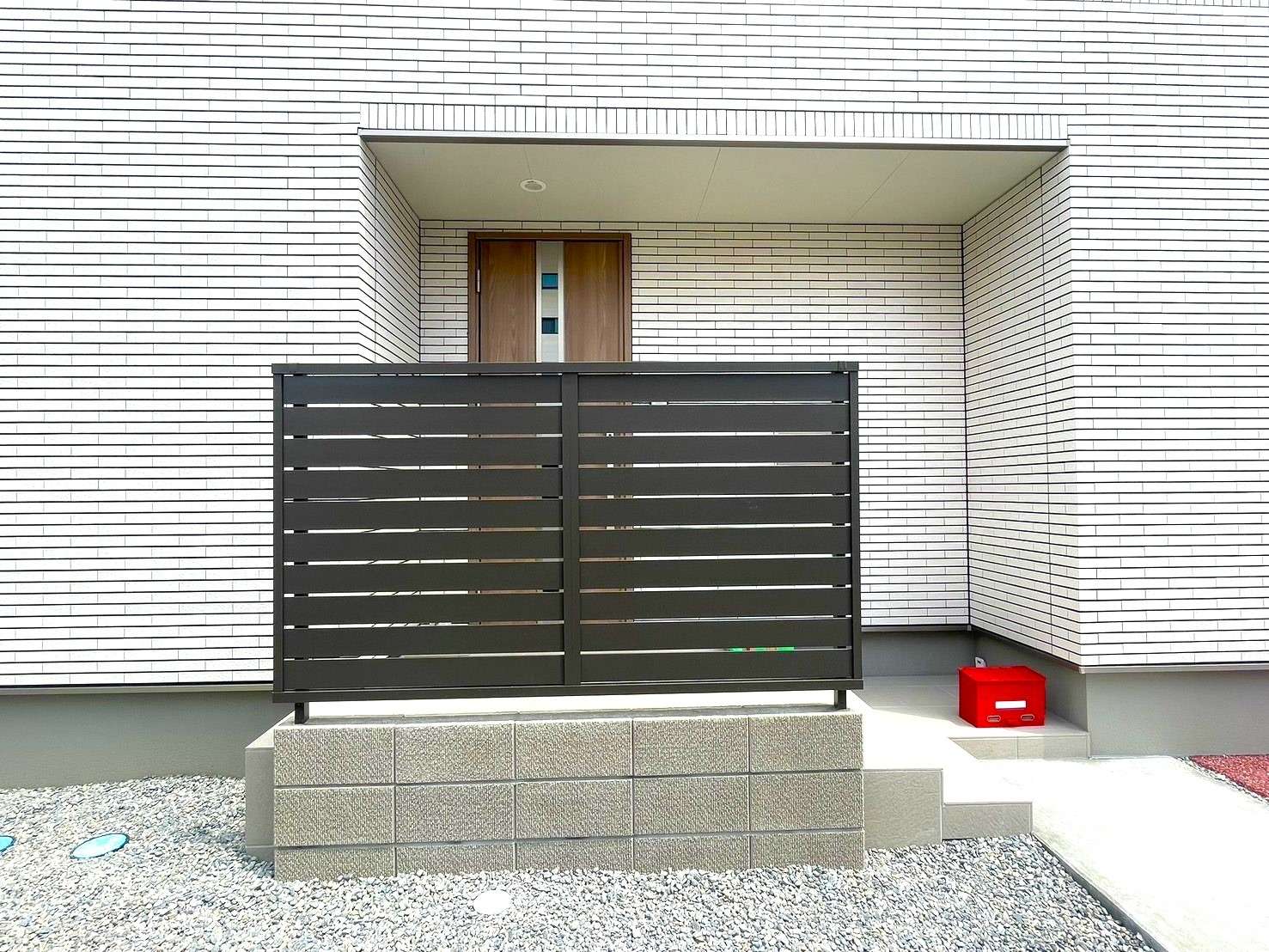 玄関ポーチに目隠しフェンス設置｜大分市