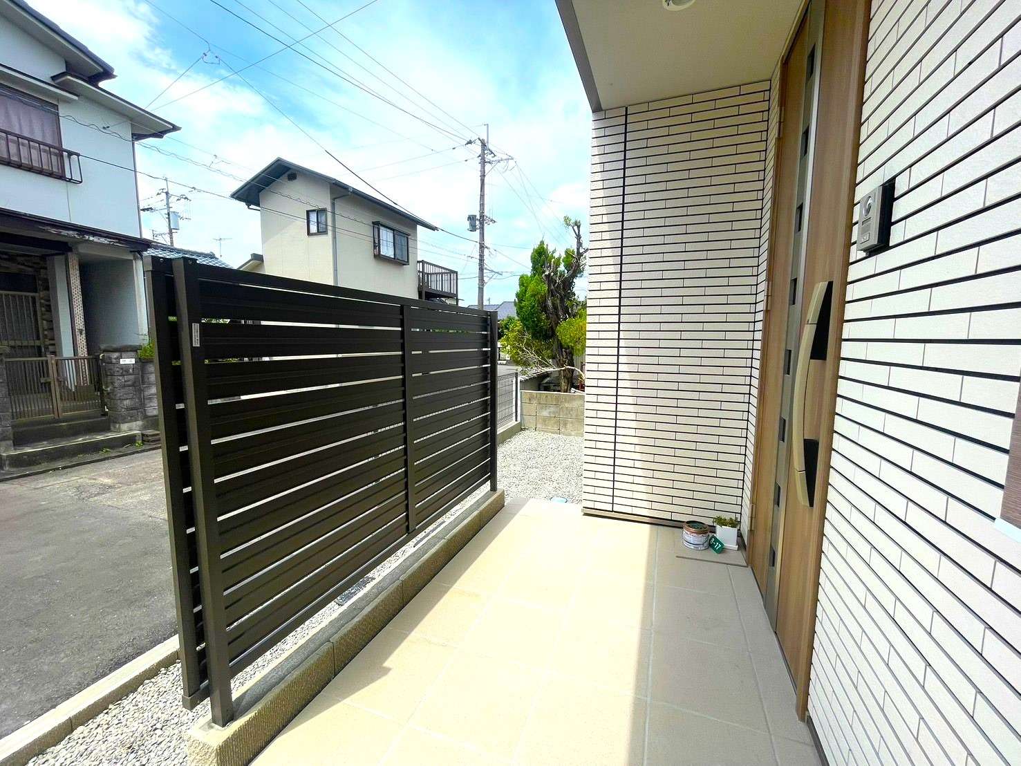 玄関ポーチに目隠しフェンス設置｜大分市
