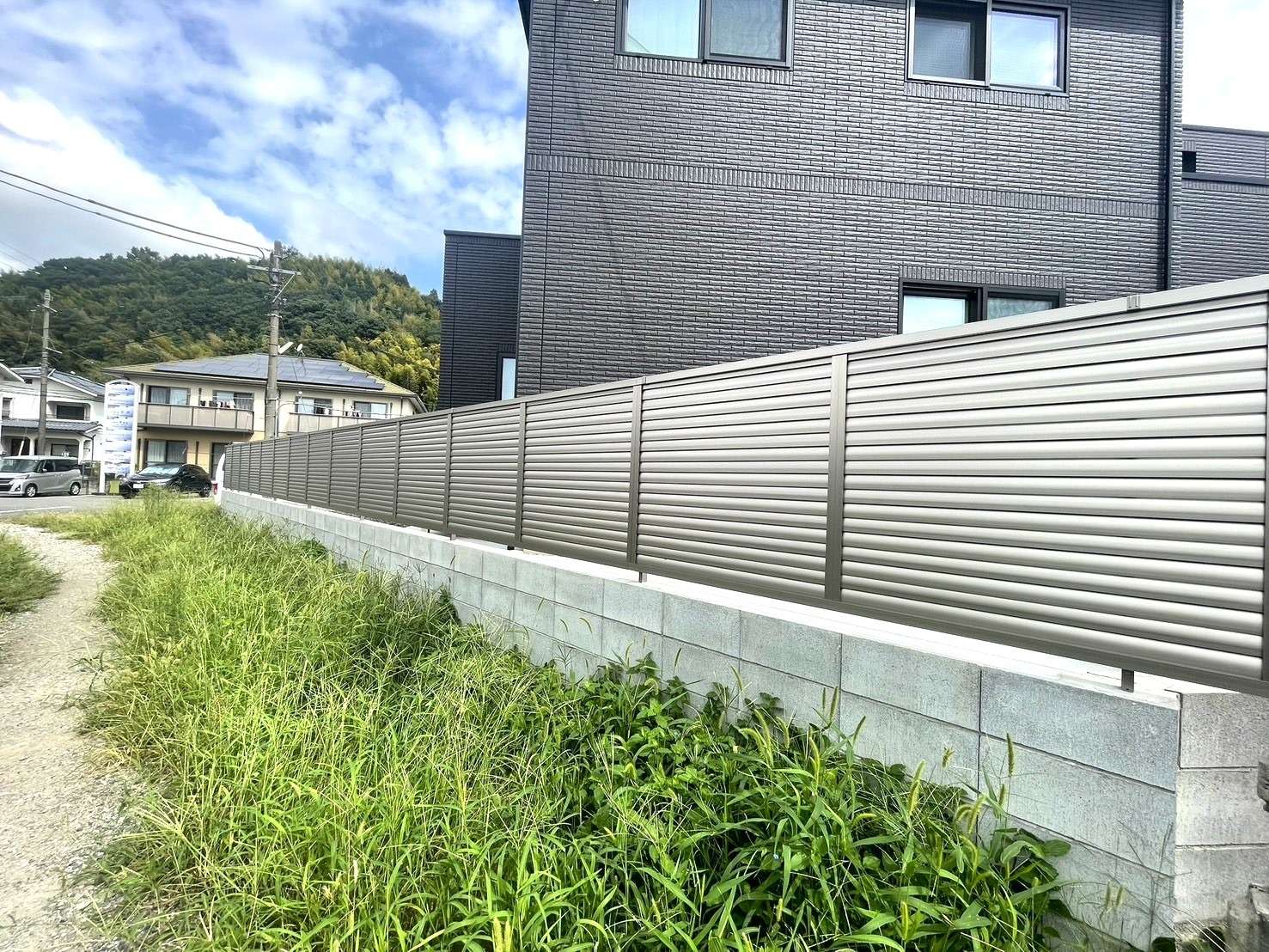 風通しの良いルーバー目隠しフェンス｜大分市