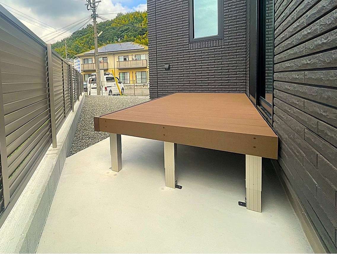 人工木デッキ設置で快適なテラス空間｜大分市