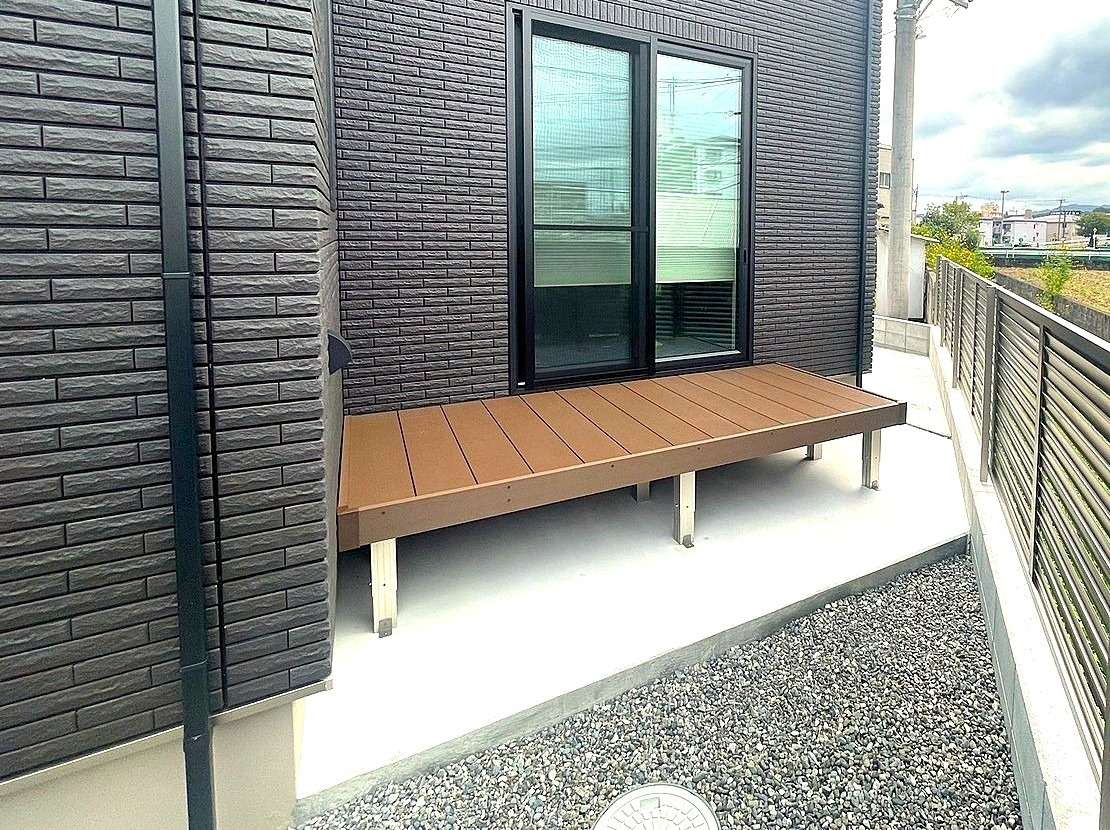 人工木デッキ設置で快適なテラス空間｜大分市