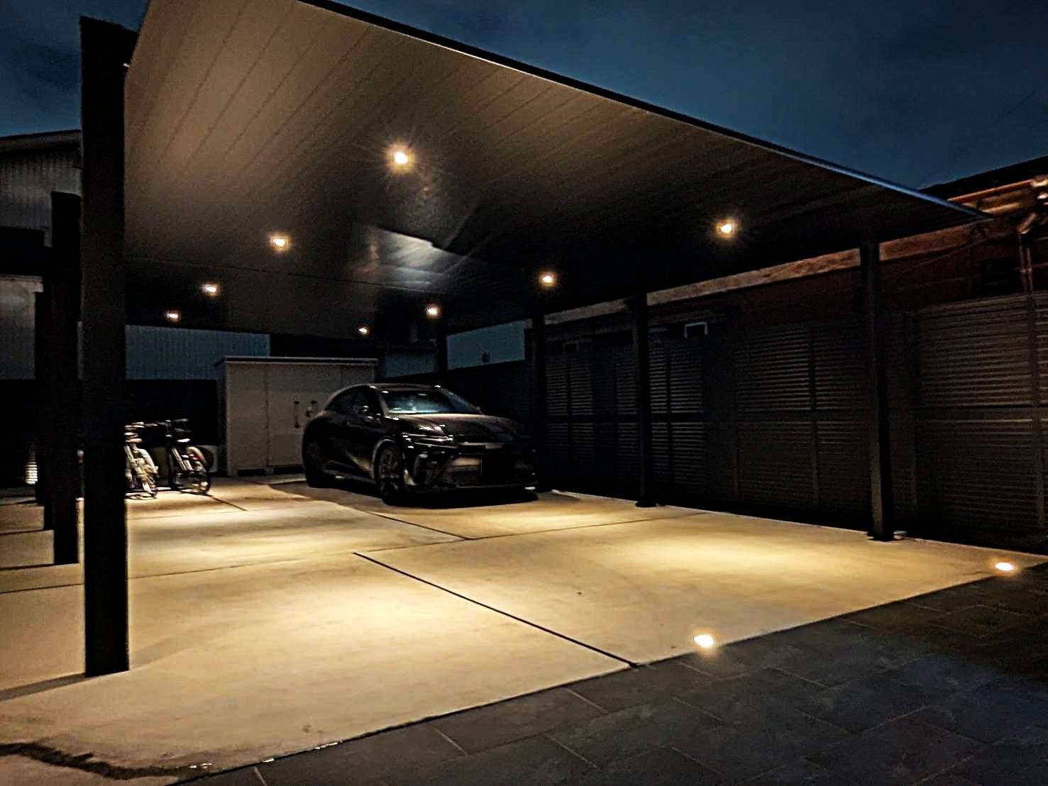 ２台用×２棟で計4台駐車可能のダウンライト付きカーポート｜大分市