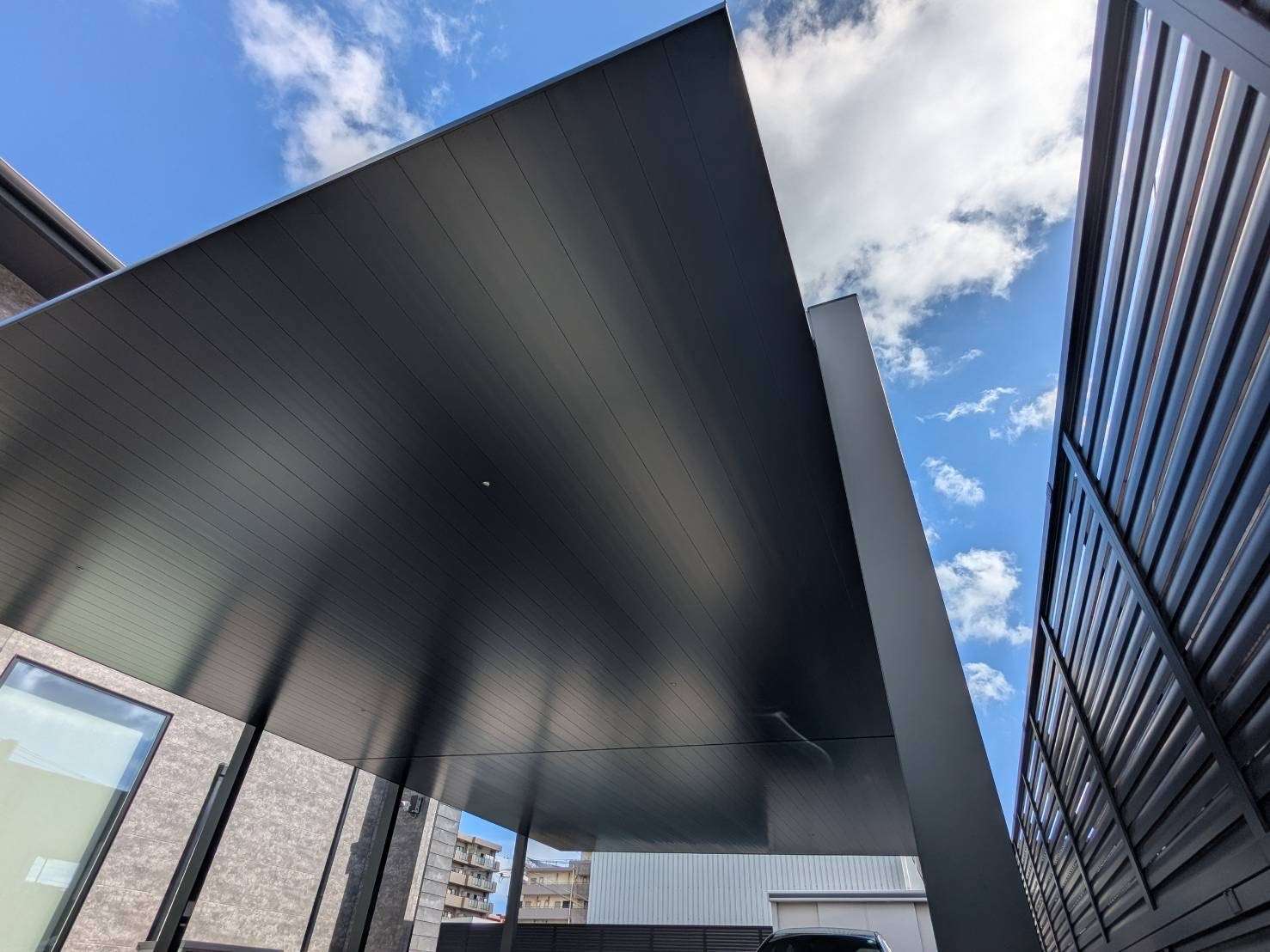 ２台用×２棟で計4台駐車可能のダウンライト付きカーポート｜大分市