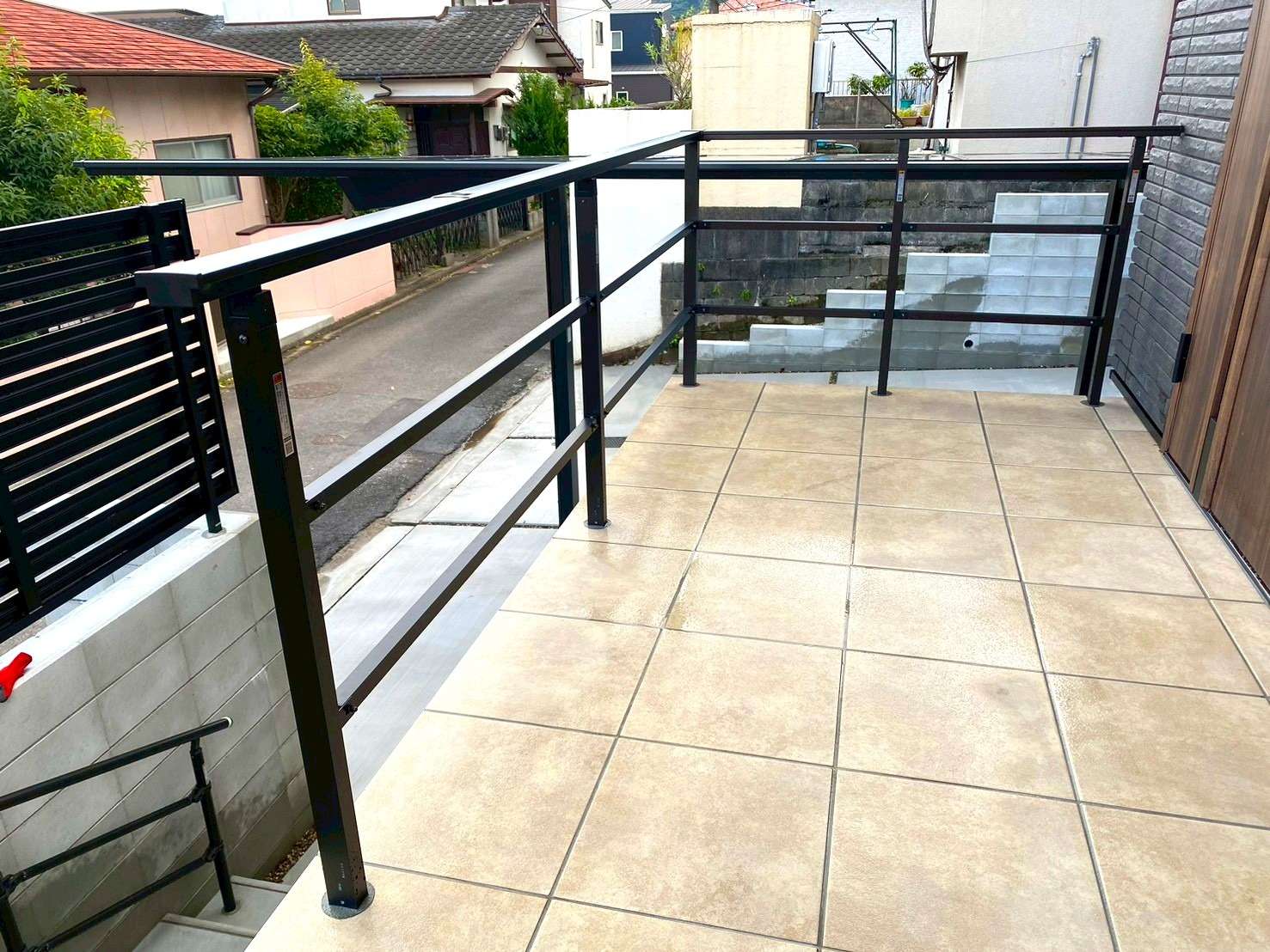 シンプルデザインの転落防止＆歩行補助手すり｜大分市