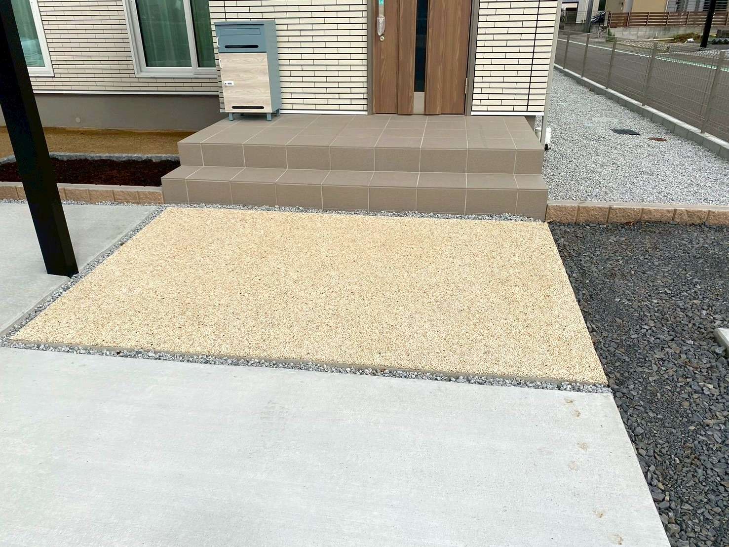 自然な風合いの樹脂舗装施工｜大分市