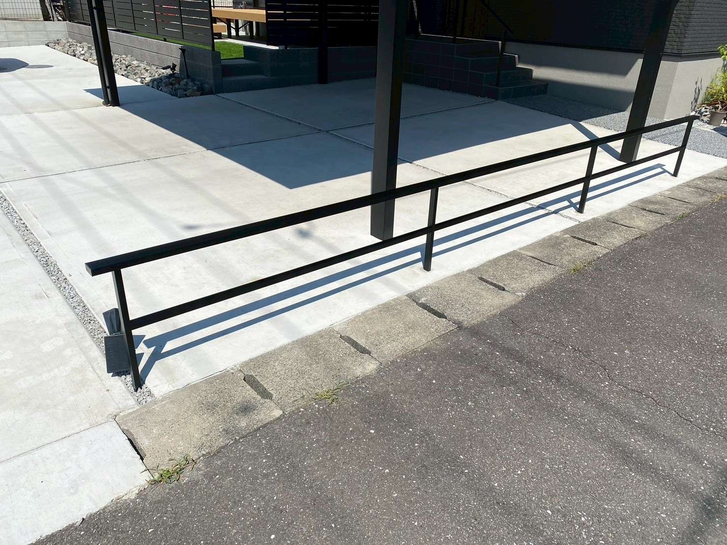 さりげなく空間に調和する境界フレームフェンス｜大分市