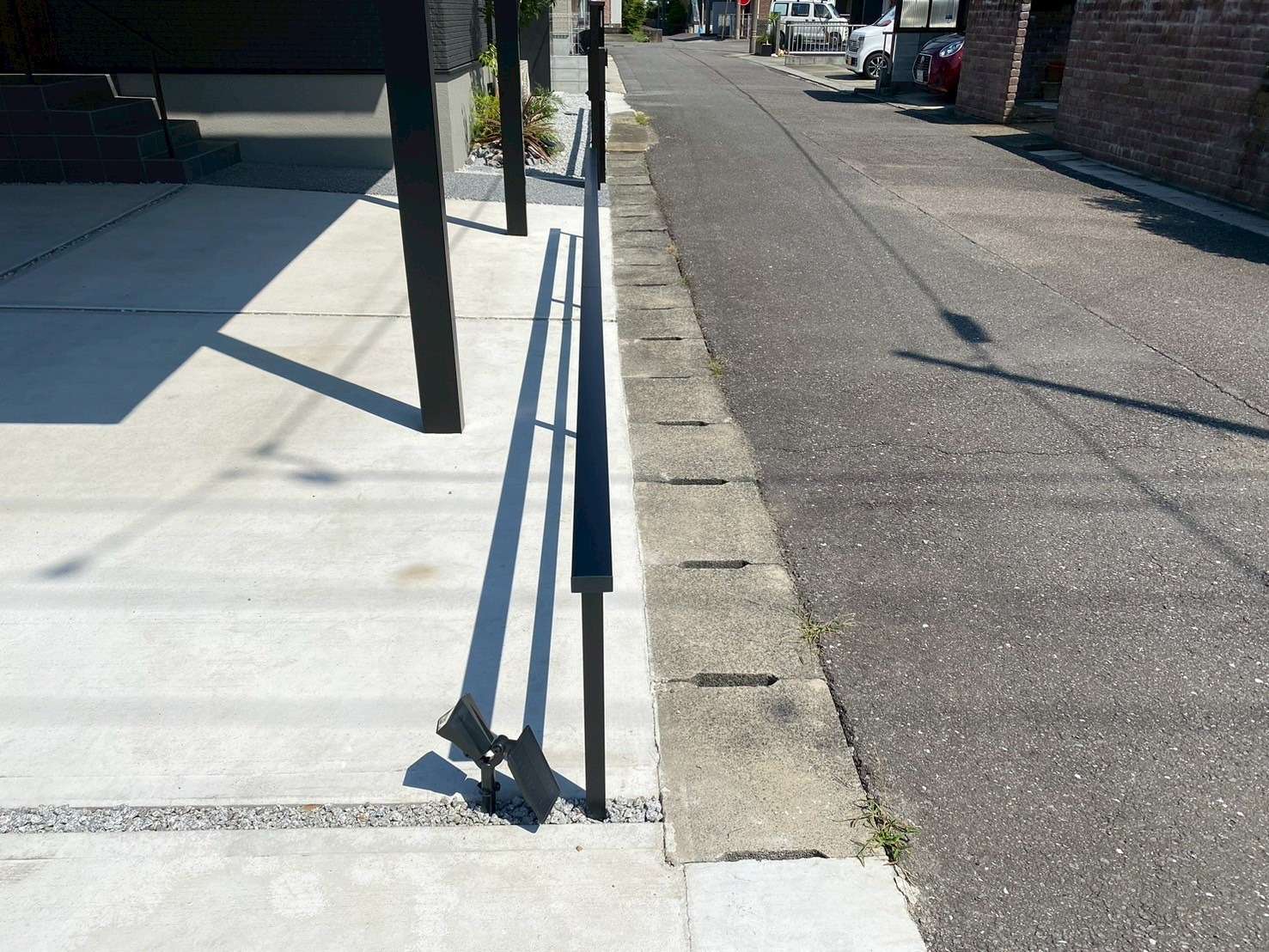 さりげなく空間に調和する境界フレームフェンス｜大分市