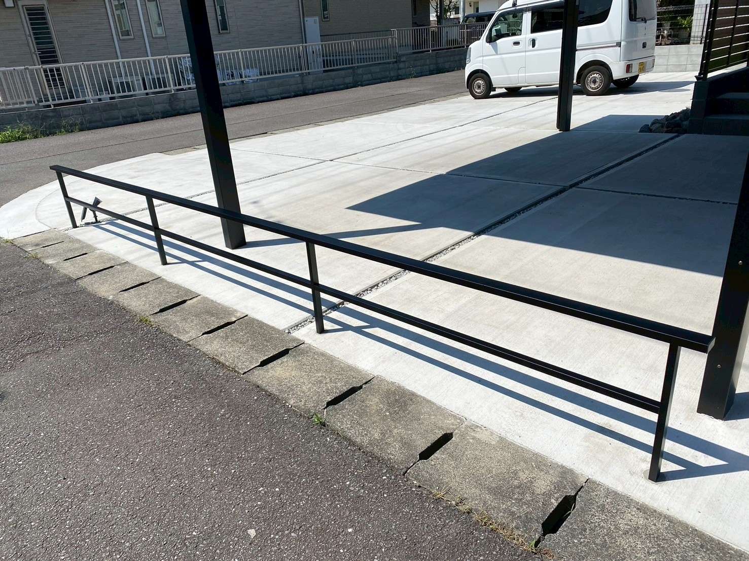 さりげなく空間に調和する境界フレームフェンス｜大分市