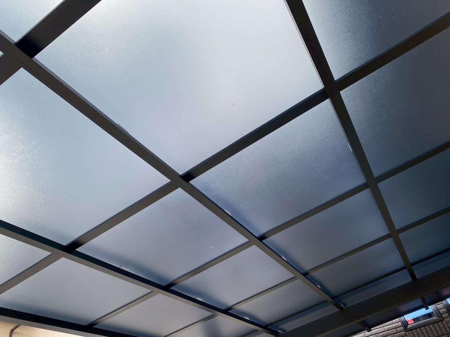 ブラックカラーのスタンダードカーポート｜大分市