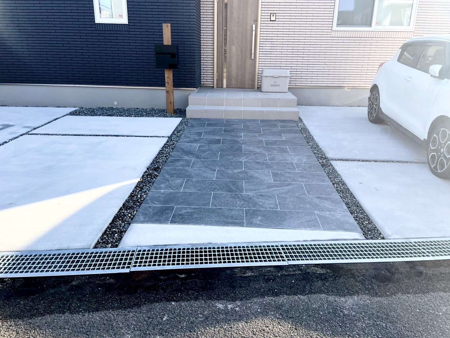 タイル張り玄関アプローチ｜大分市