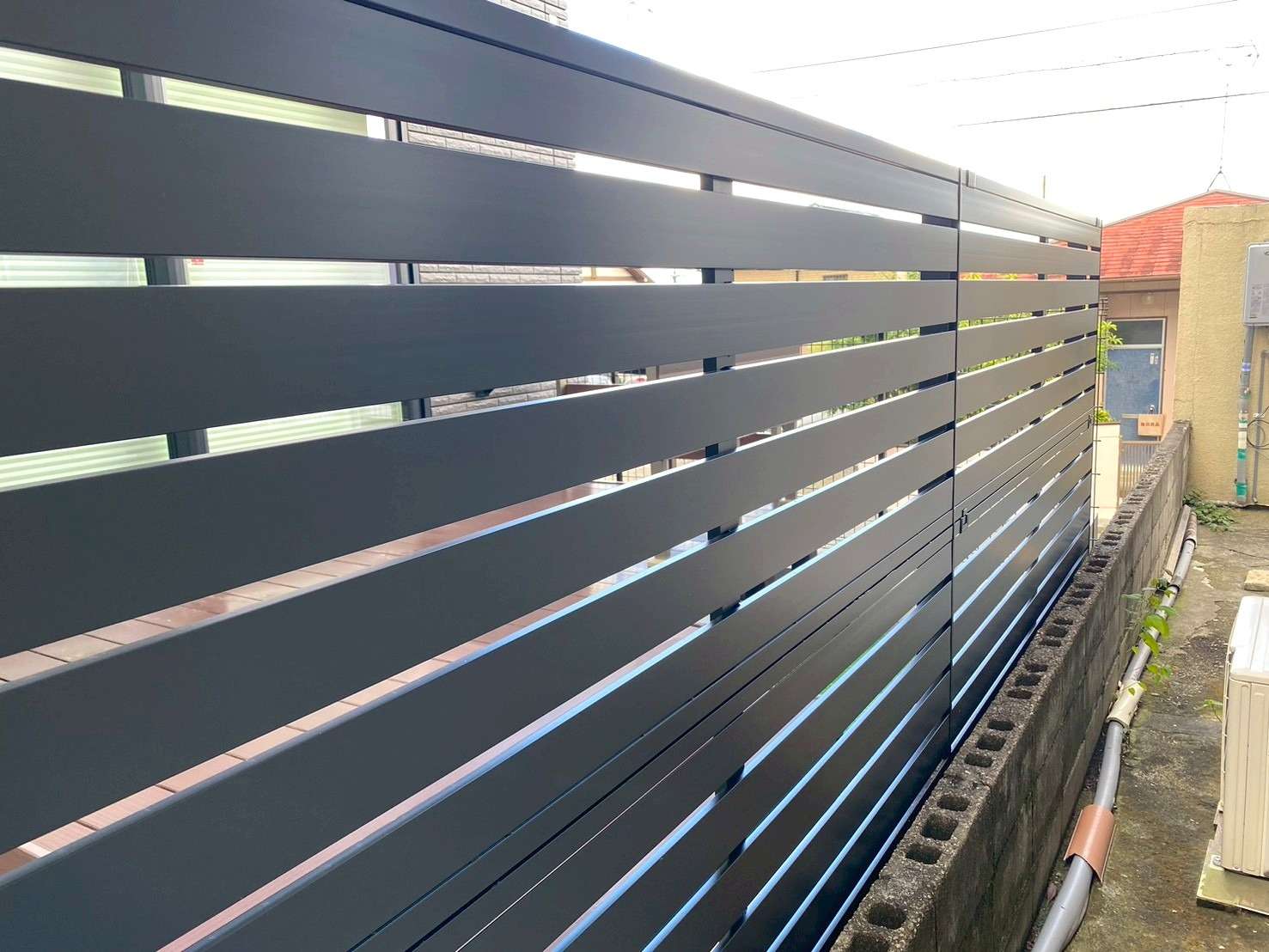 隣地からの視線をカットする高尺目隠しフェンス｜大分市