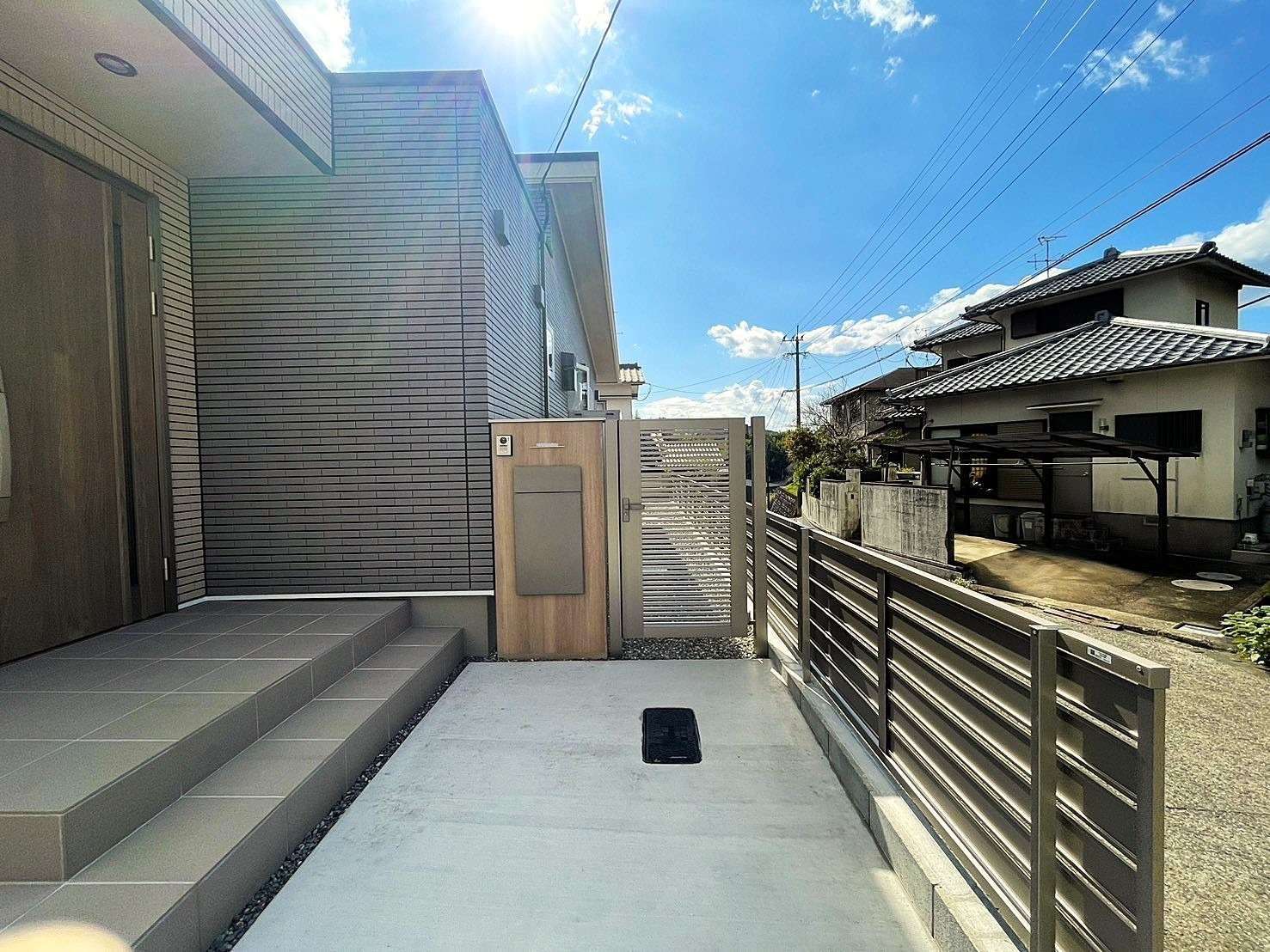 高さ＆カラーを揃えた統一感のある外構｜大分市