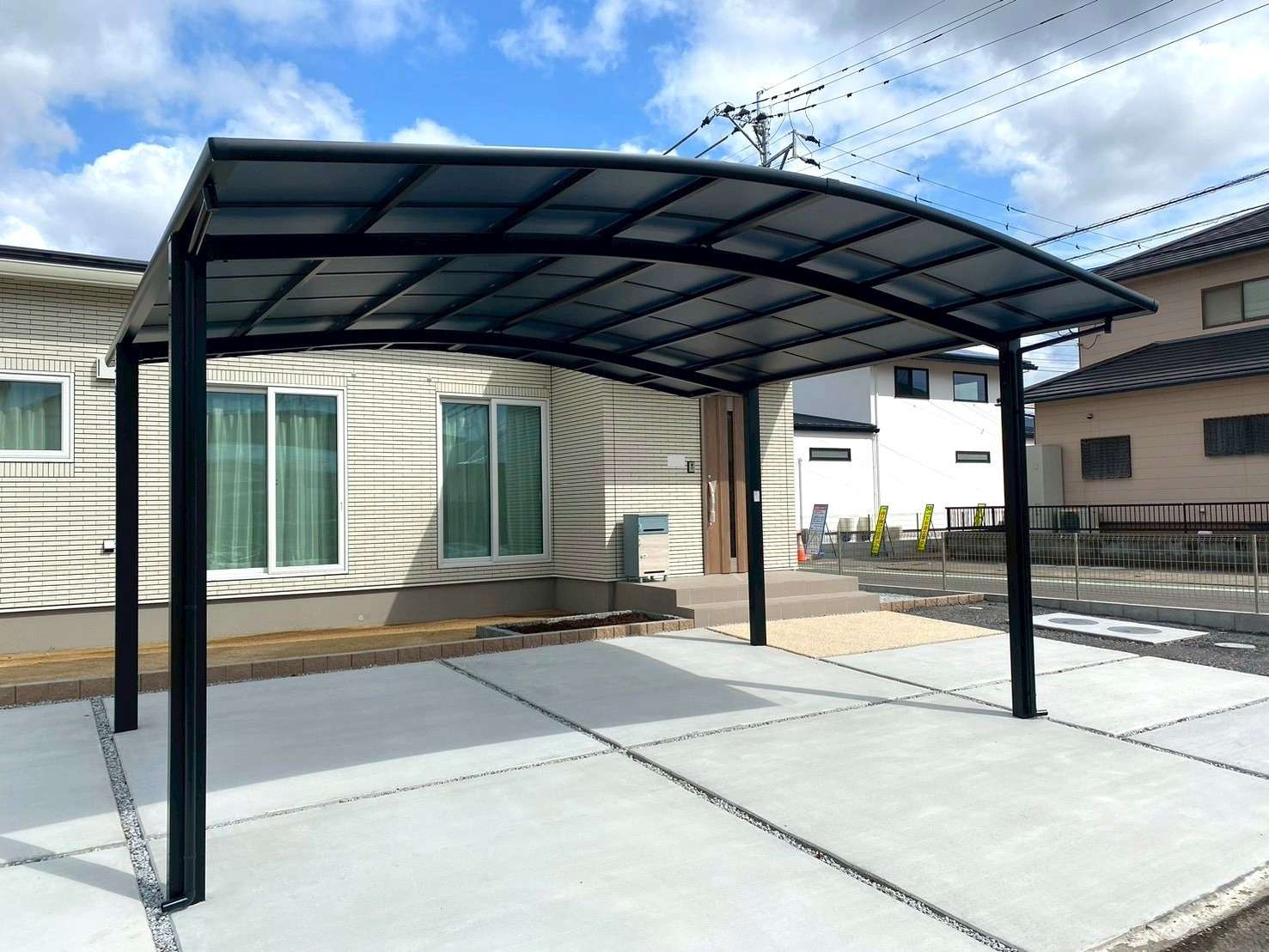 大きいカーポートで快適な駐車場|大分市