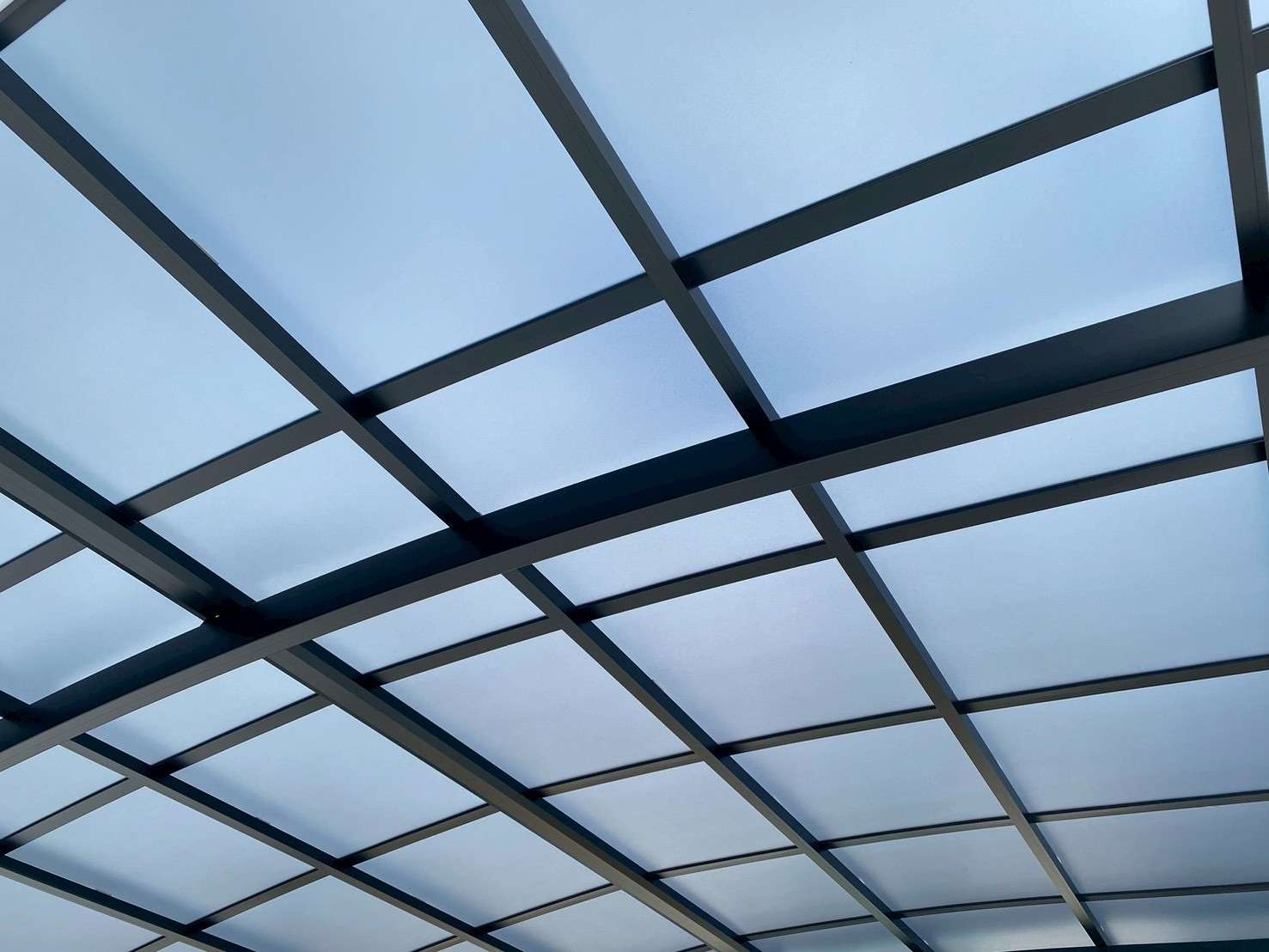 大きいカーポートで快適な駐車場｜大分市