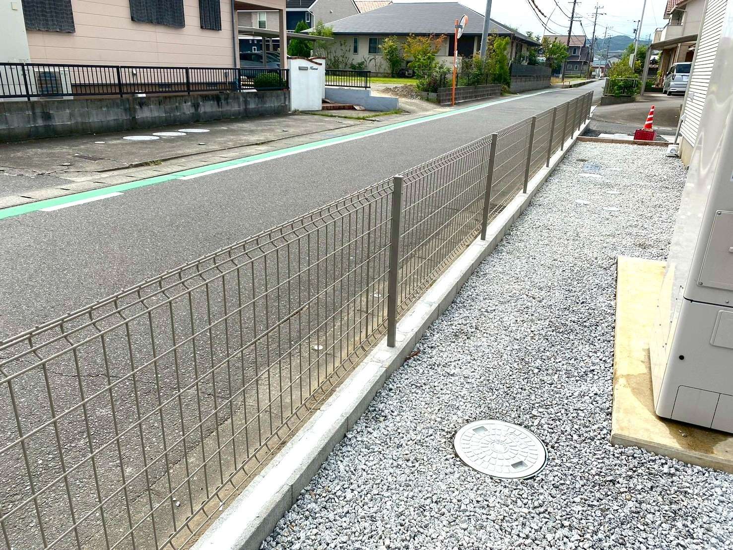 ブロック積みと圧迫感のないメッシュフェンス｜大分市