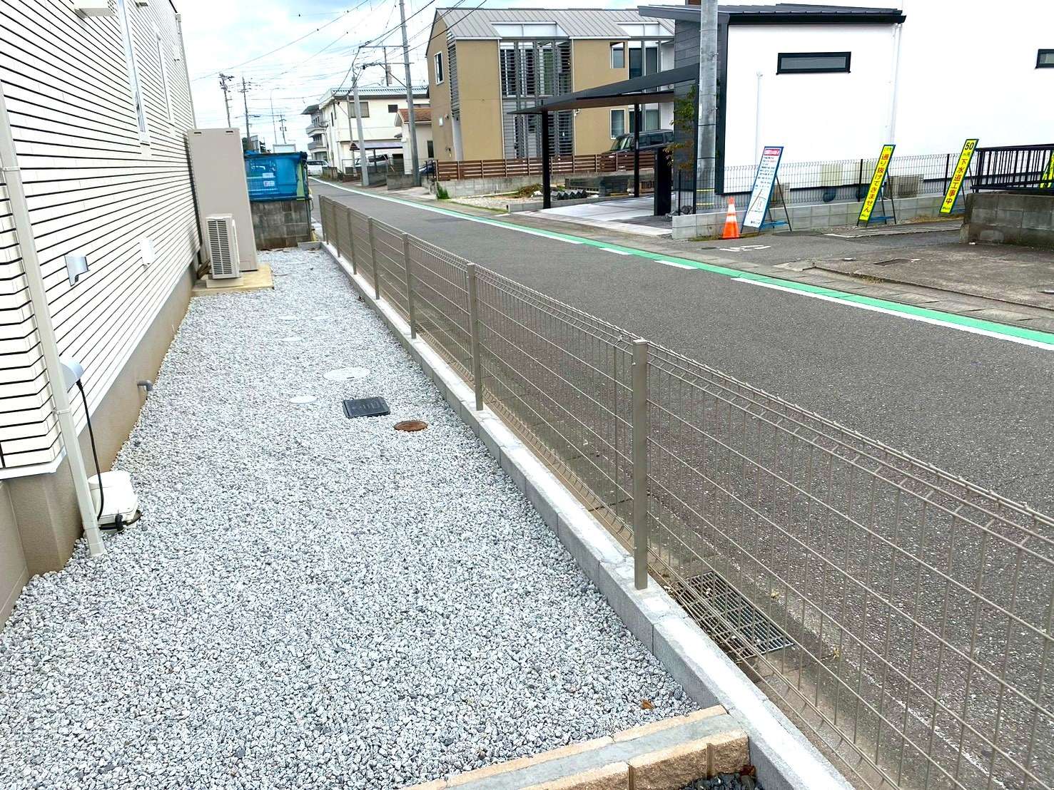 ブロック積みと圧迫感のないメッシュフェンス｜大分市