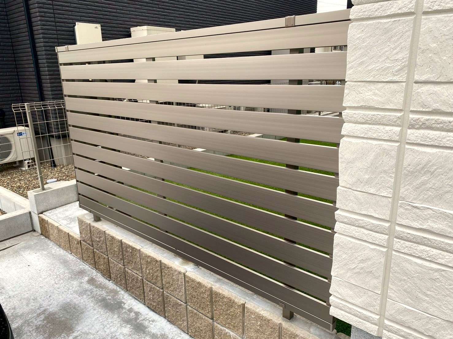 目隠しフェンスで道路からの視線をカット｜大分市