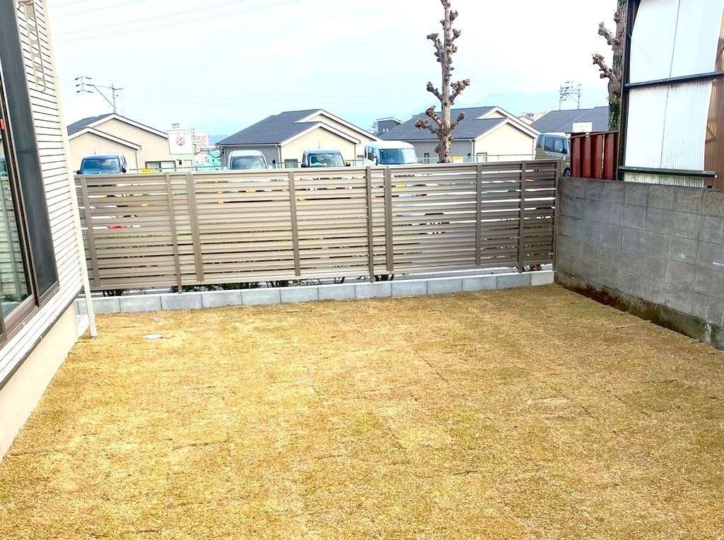 目隠しフェンスで歩道からの視線をカット｜大分市