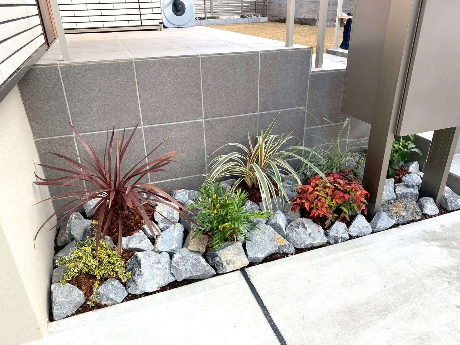 シンプル機能門柱+ロックガーデン｜大分市