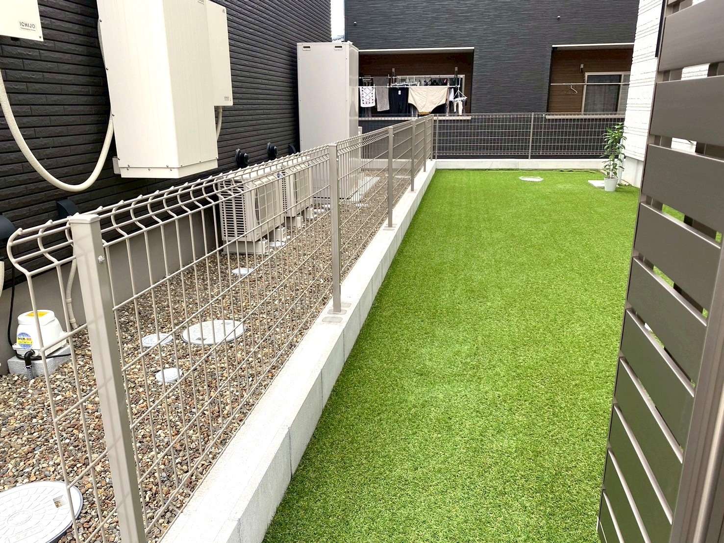 境界に耐久性の高いメッシュフェンス｜大分市