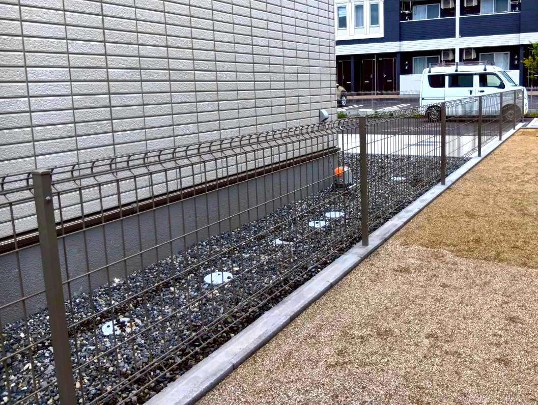 お庭の境界をすっきり仕切るメッシュフェンス｜大分市